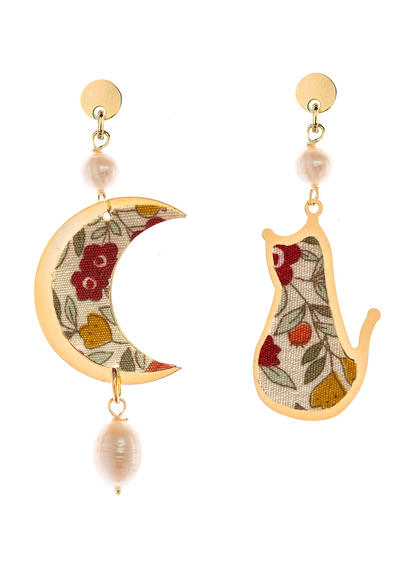 mini-pearl-cat-and-moon-earrings