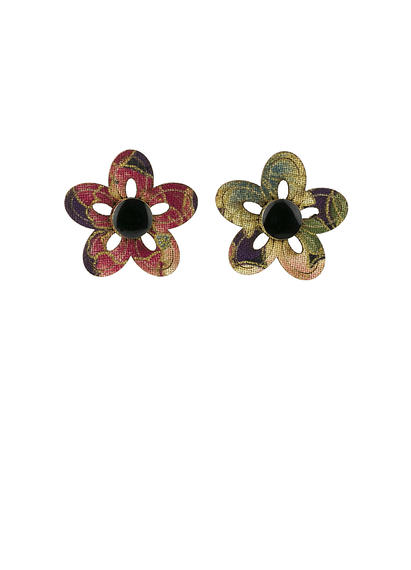 black-stone-lobe-flowers-earrings