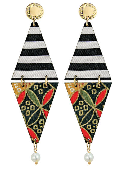 tan-mono-triangle-pearl-earrings