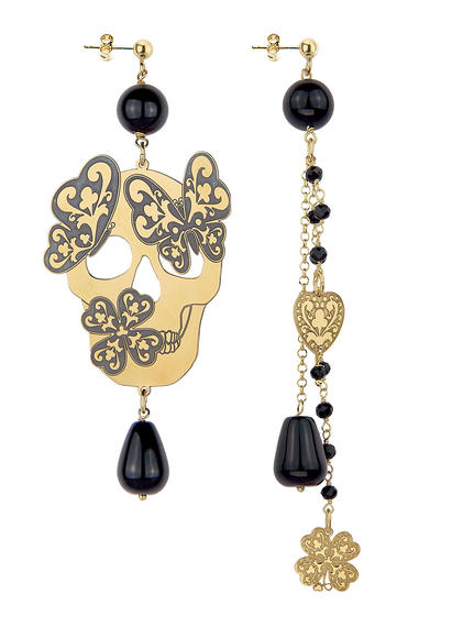 large-skull-and-long-tuft-rosary-heart-black-earrings